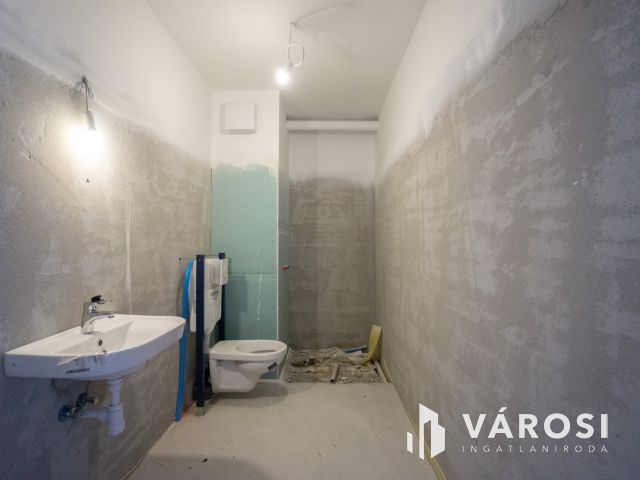Nappali + 2 hálószobás, erkélyes lakás a Szitásdombon