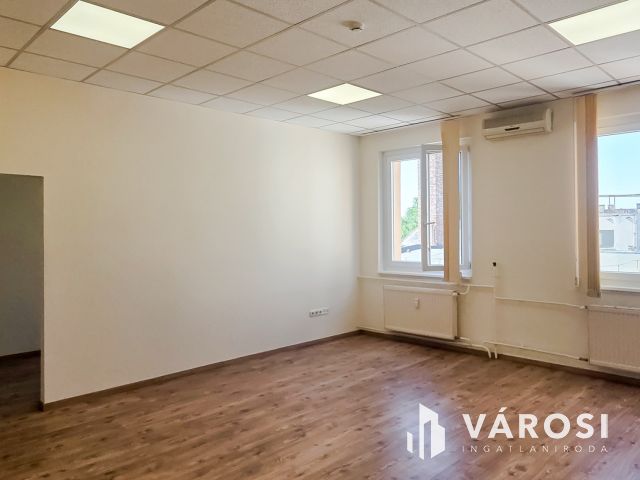 45 m2, 2 helyiséges iroda kiadó
