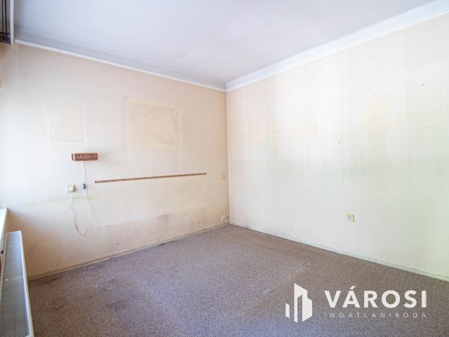 Tágas családi ház a belvárosban vállalkozási lehetőséggel